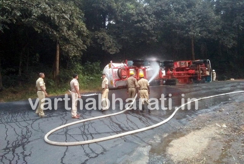 ಶಿರಾಡಿಯಲ್ಲಿ ಟ್ಯಾಂಕರ್ ಪಲ್ಟಿ: ಗ್ಯಾಸ್ ಸೋರಿಕೆ